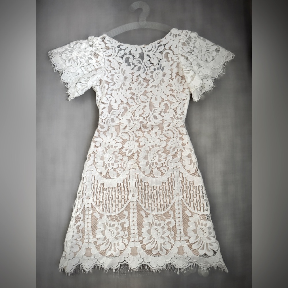 Lulus Pearson White Lace Short Sleeve Dress, white & tan, size XS